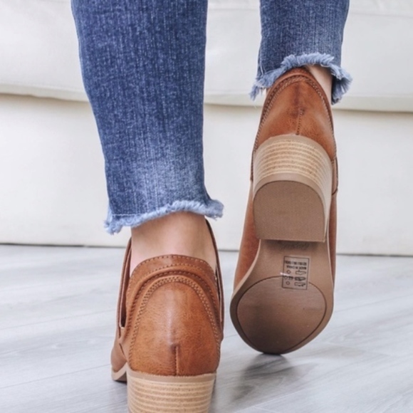 DOLLY Cut out VEGAN leather Booties - Cogn… - Picture 3 of 6